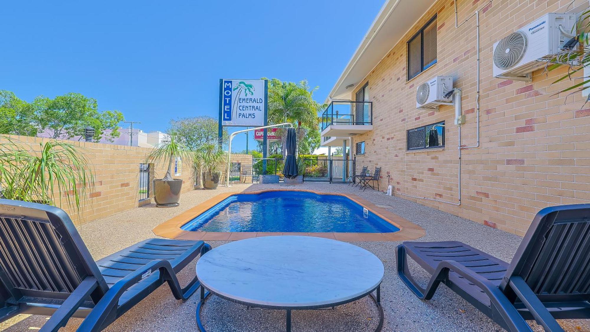 Emerald Central Palms Motel Exterior photo